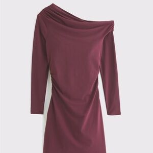 Abercrombieie one shoulder knot dress size xs p
With tags